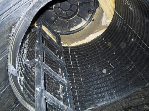 [Pozzetto d'ingresso canale di servizi]