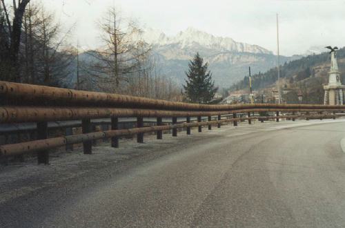 [barriera in legno acciaio]