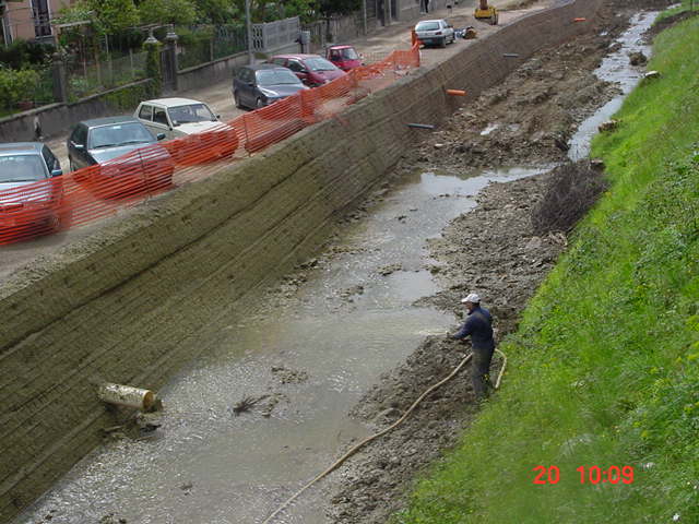 [Foto terra rinforzata in presenza di acqua]