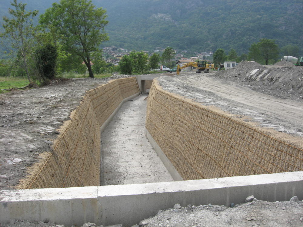 [Terra armata in presenza di acqua]